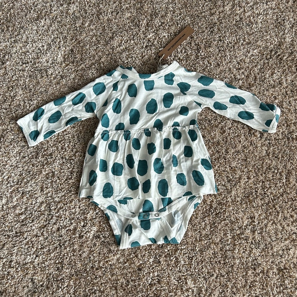 Spearmint LOVE 6-12 Months Emerald Dot Long-Sleeve Skirted Bodysuit NWT